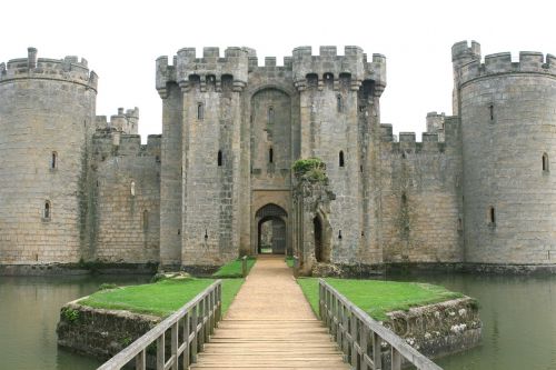 battlements blue bodiam