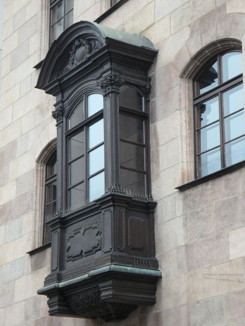bay window balcony facade