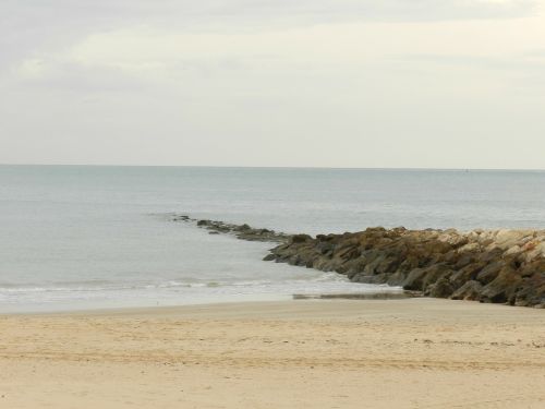 beach breakwater cadiz