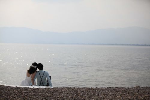 beach romantic couples