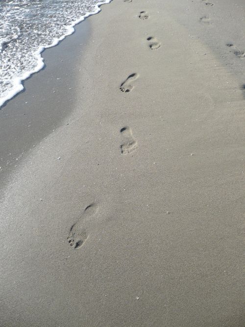 beach sand traces