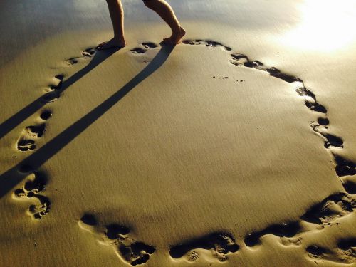 beach sun footprints