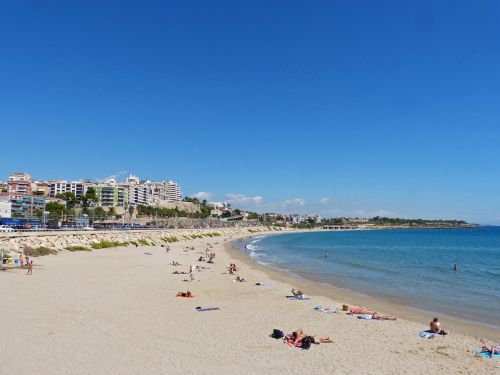 beach tarragona skyline