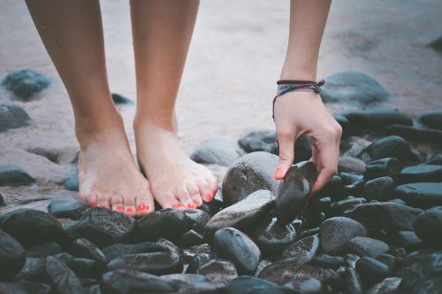 beach feet hand
