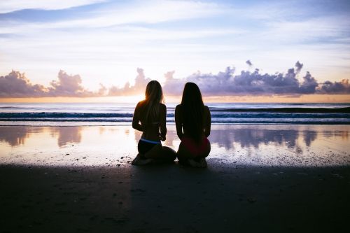 beach dusk girls