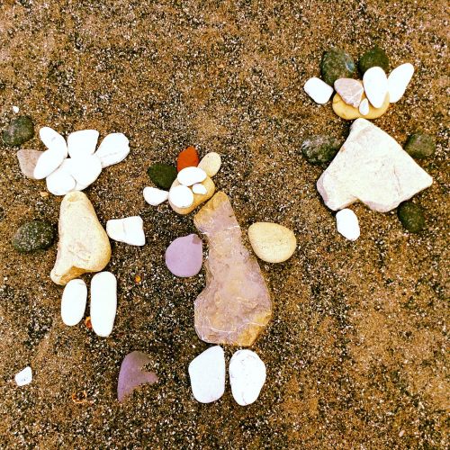 beach stones figures