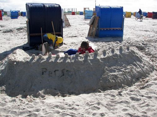 beach children play