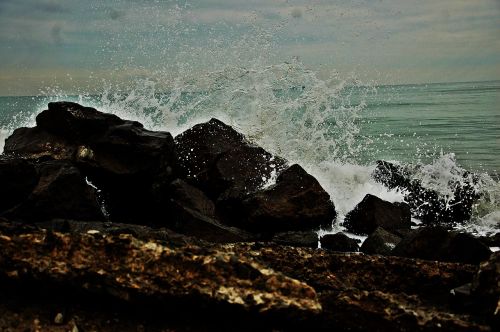 beach rock waves
