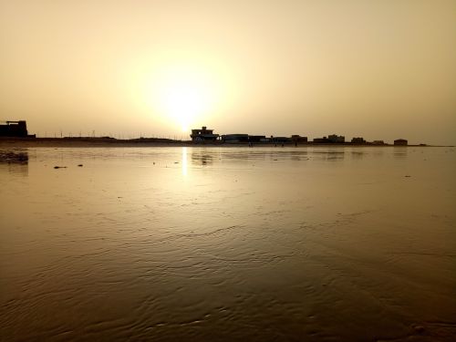 beach karachi sunlight