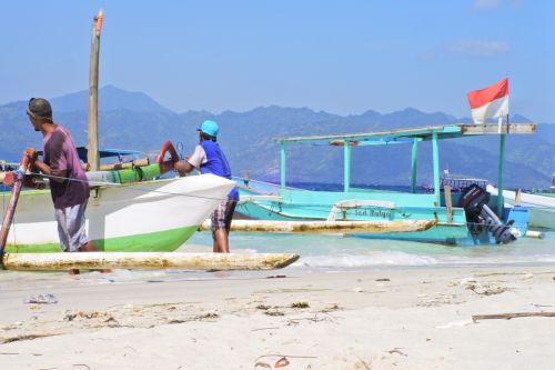 beach lombok boat