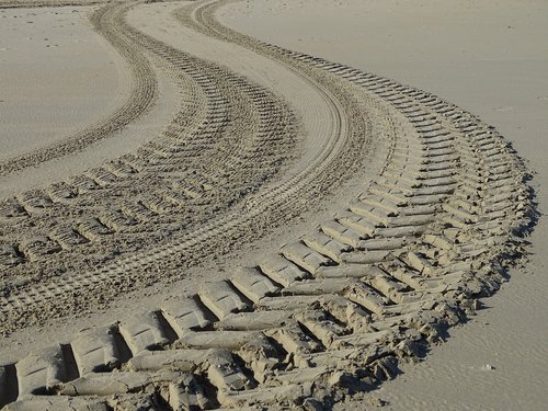 beach  sand  traces