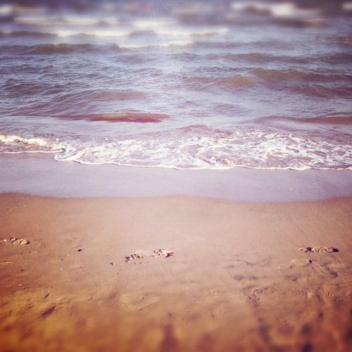 beach footprints