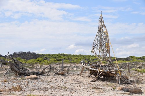 beach  boat  wood