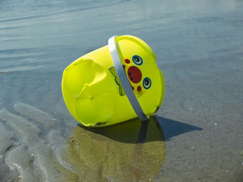 beach sea bucket