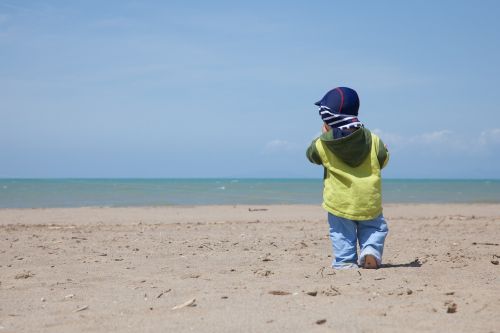 beach child sea view