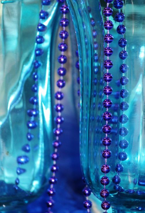 beads necklace table decoration
