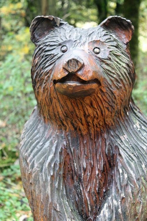 bear carving sculpture