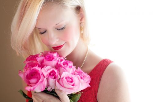 beautiful woman blonde roses