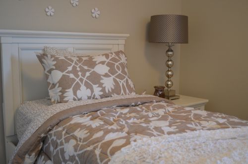 bed bedroom lamp