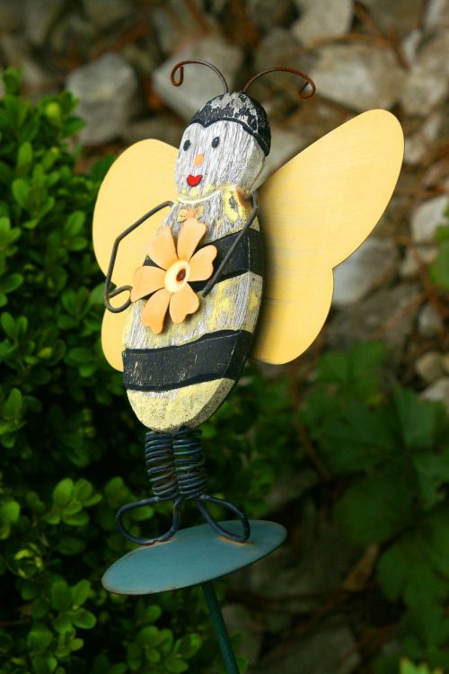 bee deco garden