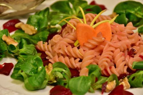 beetroot lamb's lettuce noodles