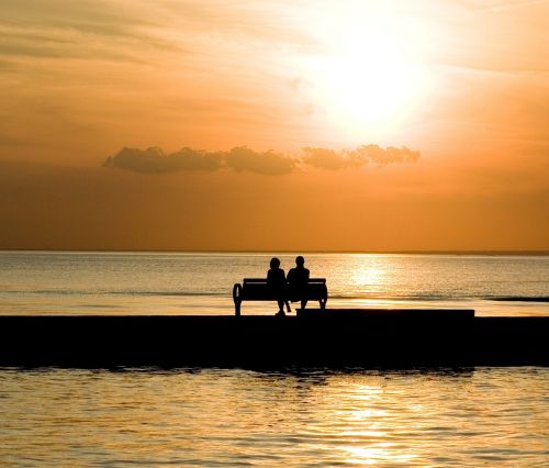 bench couple romantic