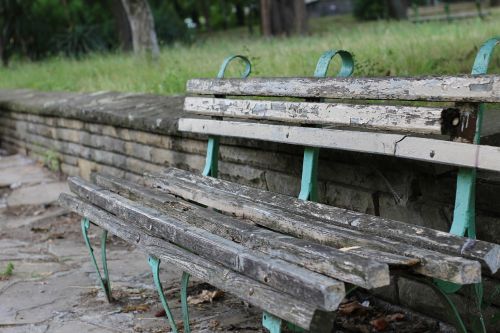 bench old broken