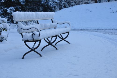 bench snow rest