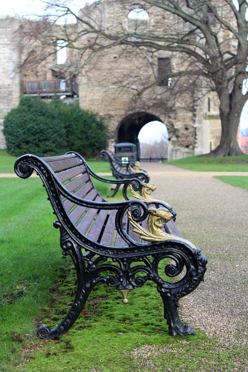 bench park castle