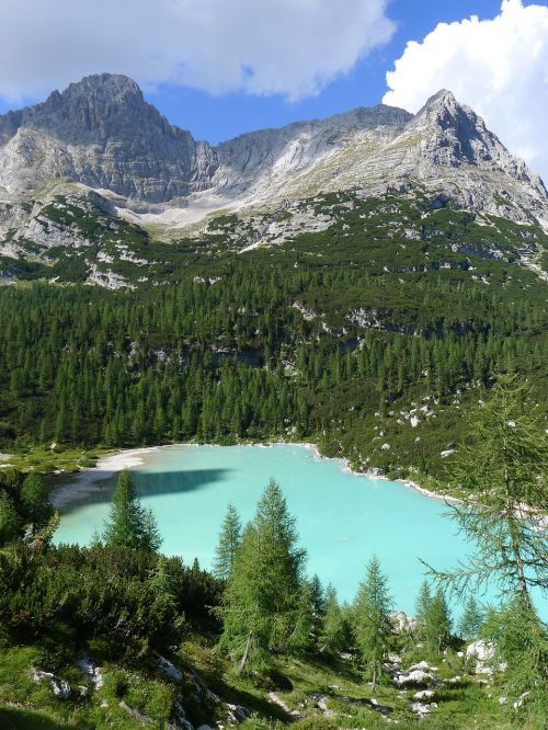bergsee sorapis lake - south tyrol turquoise water