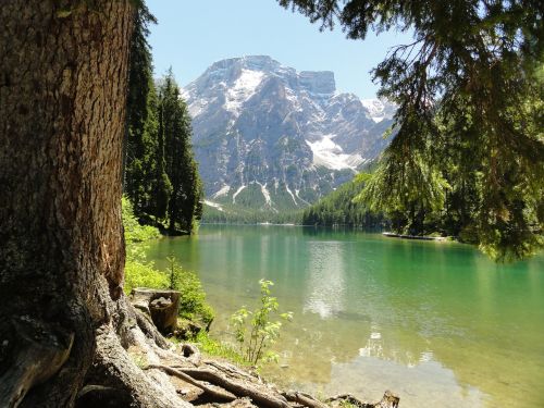 bergsee lake dolomites