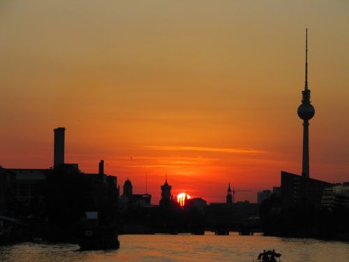 berlin oberbaumbrücke tv tower