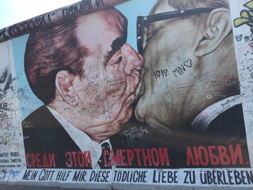 kiss berlin wall