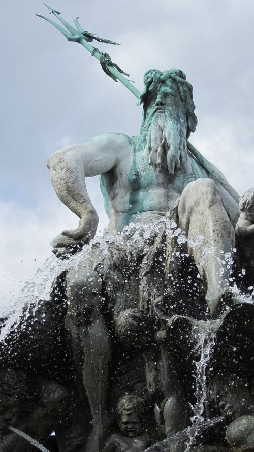 berlin alexanderplatz fountain of neptune