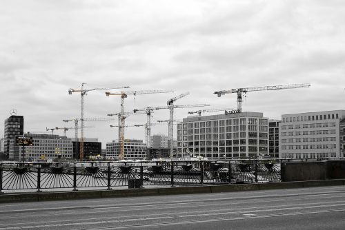 berlin oberbaumbrücke cranes