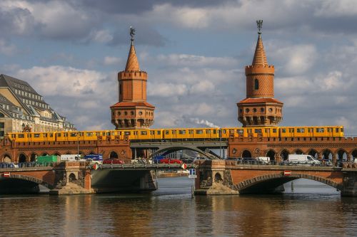 berlin spree oberbaumbrücke