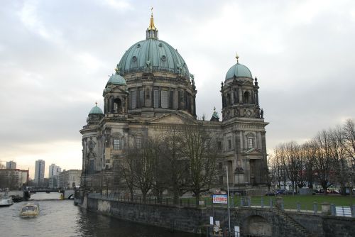 berlin museum monument