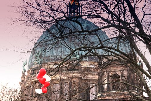 berlin  berlin cathedral  balloon