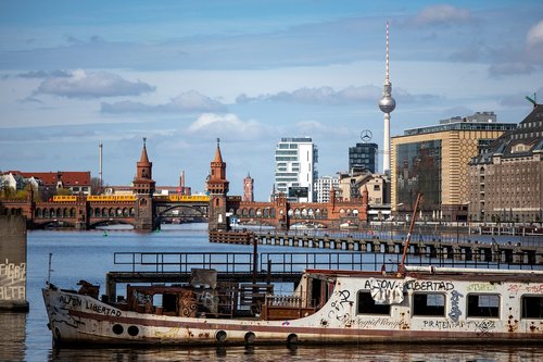 berlin  oberbaumbrücke  spree