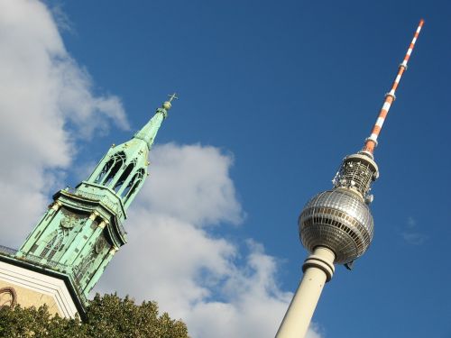 berlin tv tower contrast