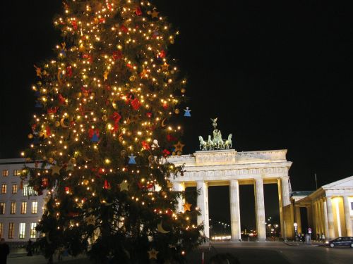 berlin brandenburg gate berlin at night