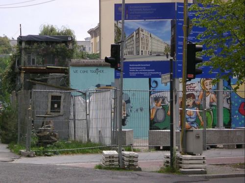 berlin wall fragment fence