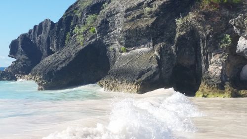 bermuda waves rocks