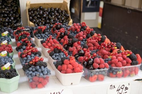 berries food vitamins