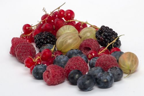 berries blueberries raspberries