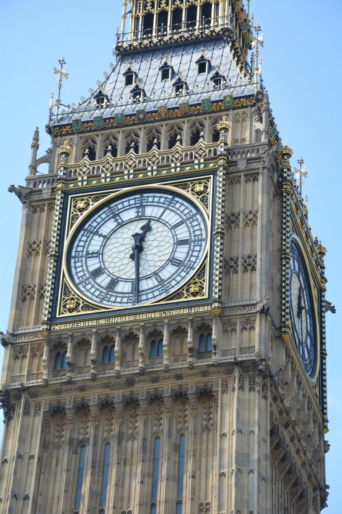 big ben clock time indicating