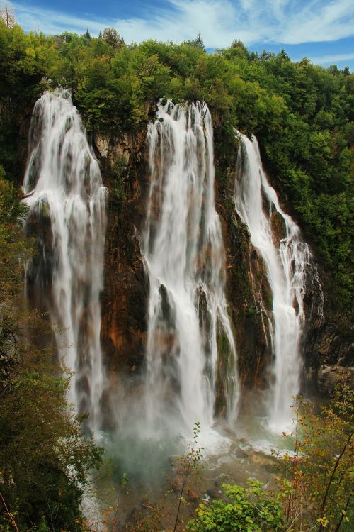 big waterfall plitvice kozjak lake