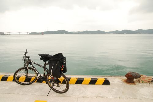 bike travel sea