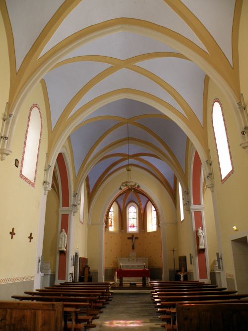 billième saint pierre church interior