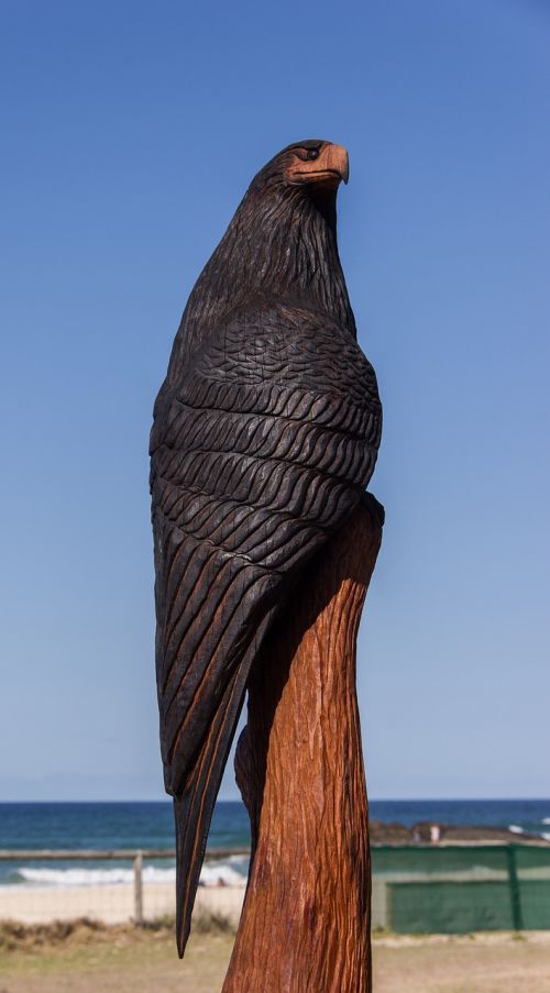 bird raptor carving